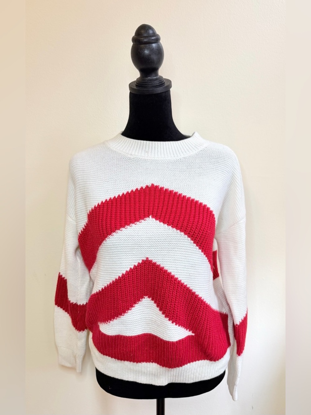 Mango Sweater XS Red White Chevron Cozy Knit Soft Chic Minimal Trendy Style New